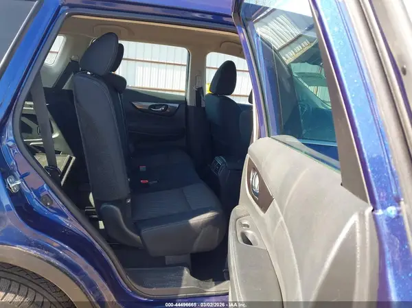 5N1AT2MV7JC732778 2018 NISSAN ROGUE - Image 8
