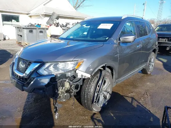 5N1AT2MV7JC733235 2018 NISSAN ROGUE - Image 2