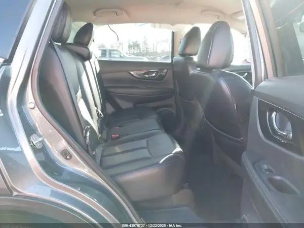 5N1AT2MV7JC733235 2018 NISSAN ROGUE - Image 8