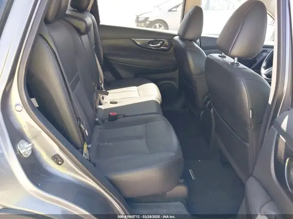 5N1AT2MV7JC733283 2018 NISSAN ROGUE - Image 8