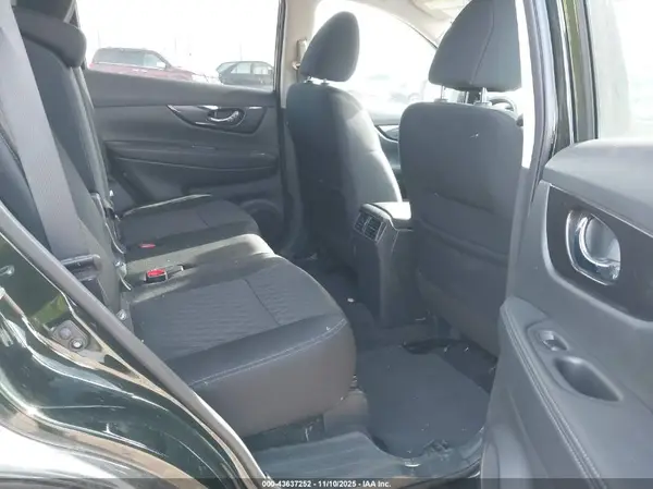 5N1AT2MV7JC743182 2018 NISSAN ROGUE - Image 8