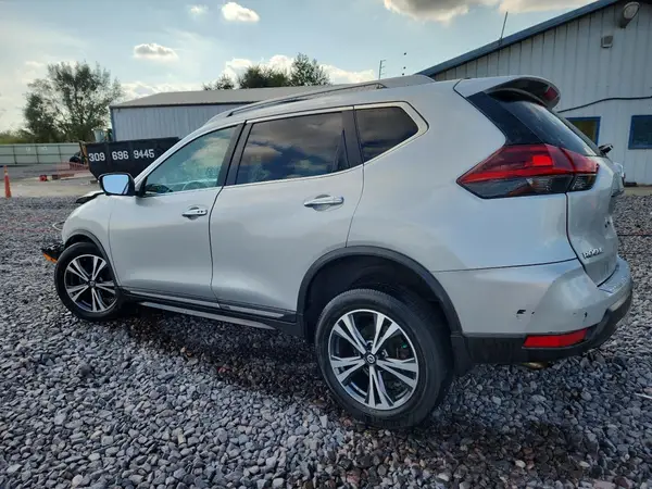 5N1AT2MV7JC743912 2018 NISSAN ROGUE - Image 2
