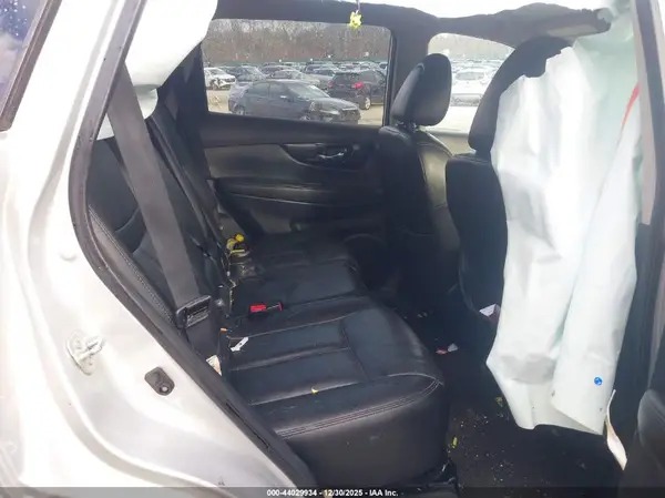 5N1AT2MV7JC745272 2018 NISSAN ROGUE - Image 8