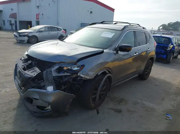 5N1AT2MV7JC753047 2018 NISSAN ROGUE - Image 2