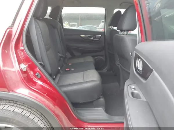5N1AT2MV7JC762167 2018 NISSAN ROGUE - Image 8