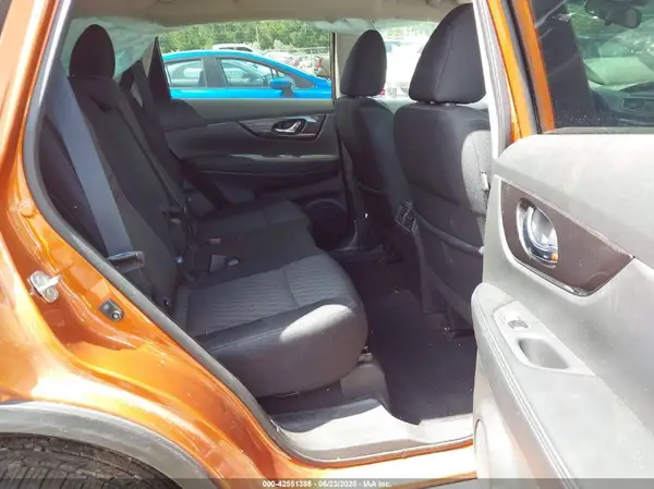 5N1AT2MV7JC765165 2018 NISSAN ROGUE - Image 8