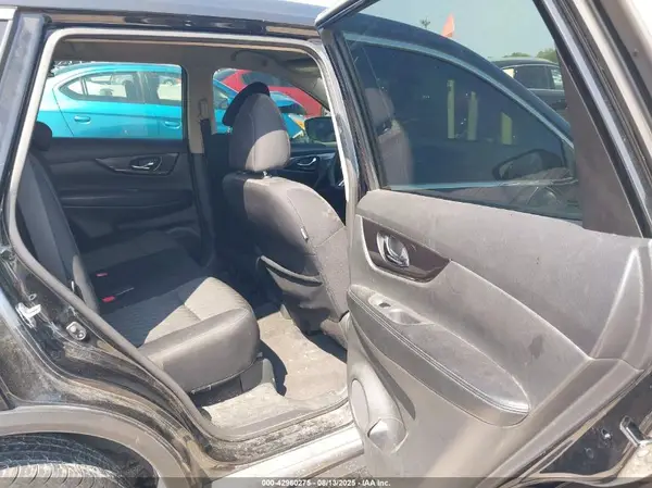 5N1AT2MV7JC768258 2018 NISSAN ROGUE - Image 8