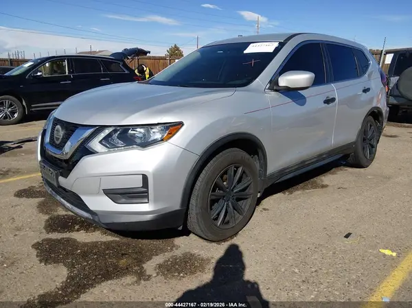 5N1AT2MV7JC775887 2018 NISSAN ROGUE - Image 2