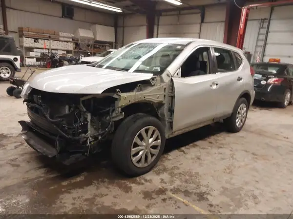 5N1AT2MV7JC785707 2018 NISSAN ROGUE - Image 2