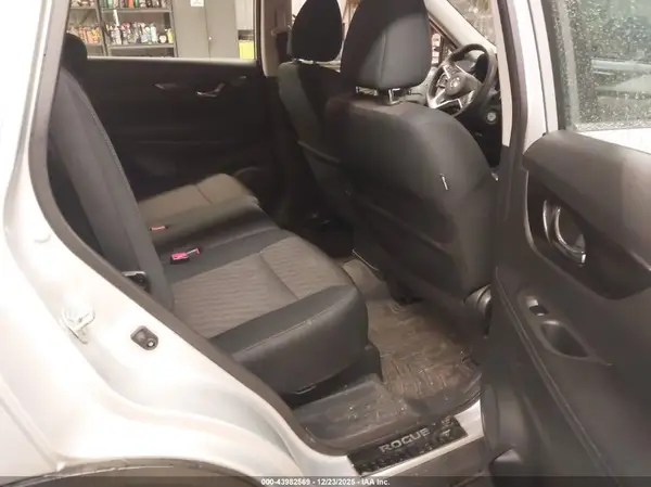 5N1AT2MV7JC785707 2018 NISSAN ROGUE - Image 8