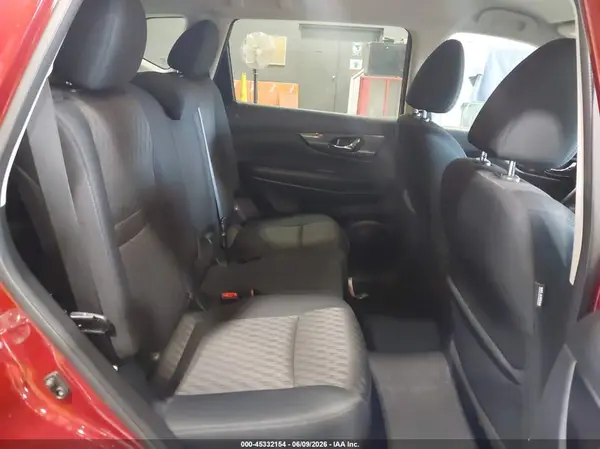 5N1AT2MV7JC787313 2018 NISSAN ROGUE - Image 8