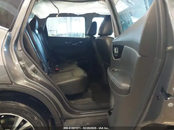 5N1AT2MV7JC797758 2018 NISSAN ROGUE - Image 8