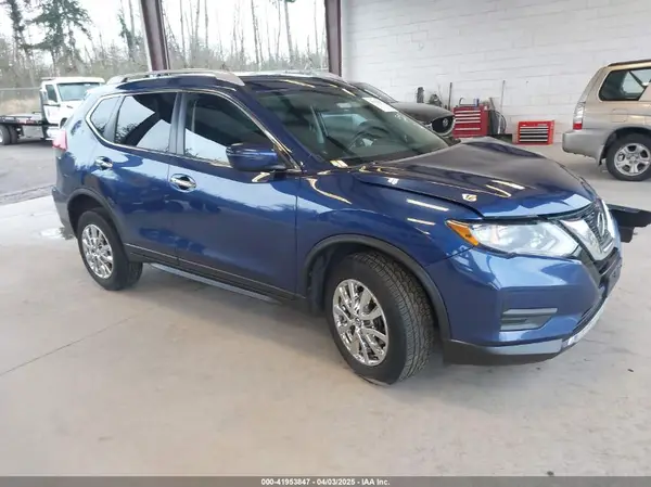 5N1AT2MV7JC800092 2018 NISSAN ROGUE - Image 1