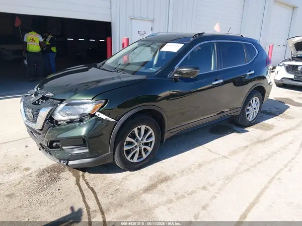 5N1AT2MV7JC805311 2018 NISSAN ROGUE - Image 2