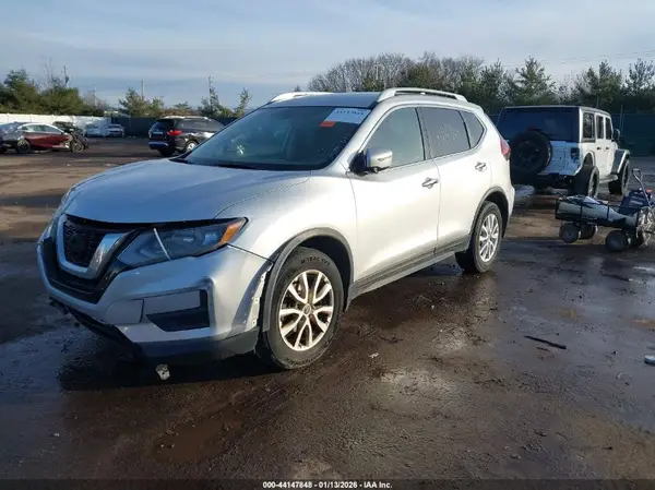 5N1AT2MV7JC811576 2018 NISSAN ROGUE - Image 2