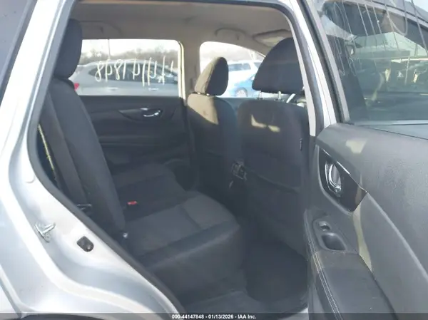 5N1AT2MV7JC811576 2018 NISSAN ROGUE - Image 8