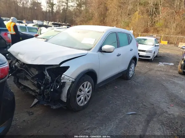 5N1AT2MV7JC820858 2018 NISSAN ROGUE - Image 2