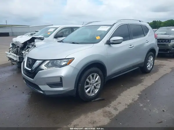 5N1AT2MV7JC825798 2018 NISSAN ROGUE - Image 2