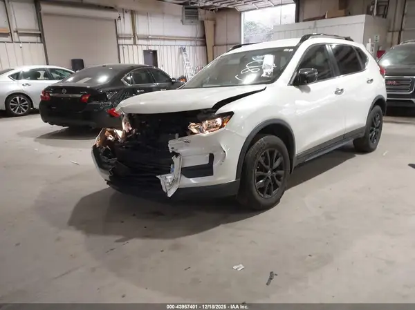 5N1AT2MV7JC826806 2018 NISSAN ROGUE - Image 2