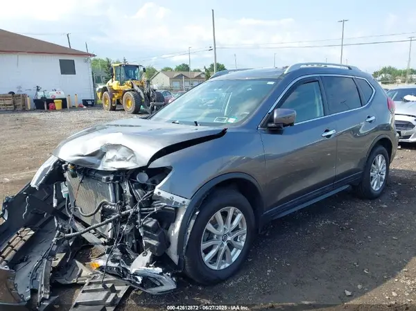 5N1AT2MV7JC831844 2018 NISSAN ROGUE - Image 2