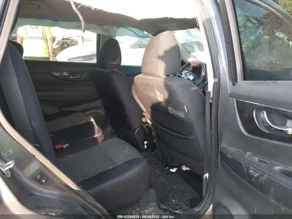 5N1AT2MV7JC849762 2018 NISSAN ROGUE - Image 8