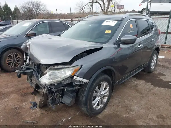 5N1AT2MV7JC850961 2018 NISSAN ROGUE - Image 2