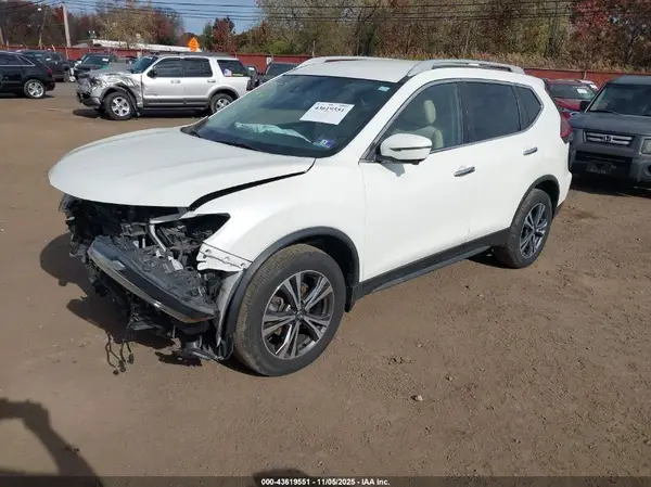 5N1AT2MV7KC770514 2019 NISSAN ROGUE - Image 2