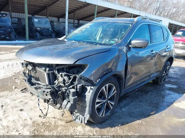 5N1AT2MV8HC739667 2017 NISSAN ROGUE - Image 2