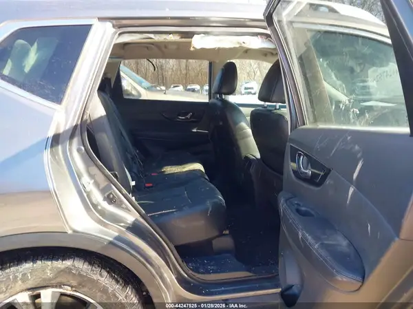 5N1AT2MV8HC739667 2017 NISSAN ROGUE - Image 8