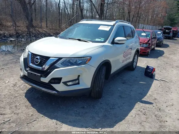 5N1AT2MV8HC746666 2017 NISSAN ROGUE - Image 2