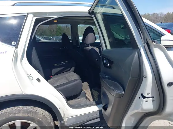 5N1AT2MV8HC746666 2017 NISSAN ROGUE - Image 8