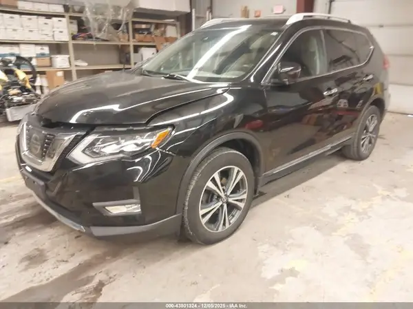 5N1AT2MV8HC749860 2017 NISSAN ROGUE - Image 2