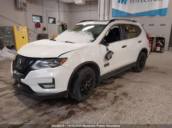 5N1AT2MV8HC755559 2017 NISSAN ROGUE - Image 2