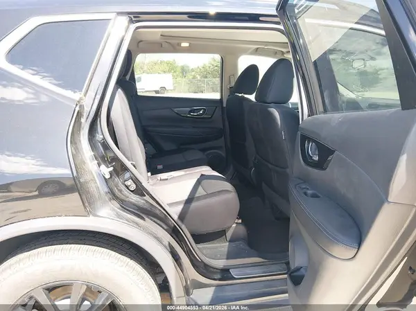 5N1AT2MV8HC755822 2017 NISSAN ROGUE - Image 8