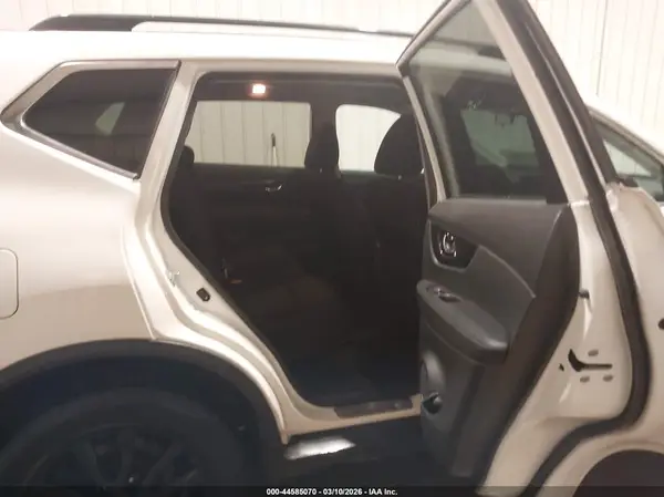 5N1AT2MV8HC756209 2017 NISSAN ROGUE - Image 8
