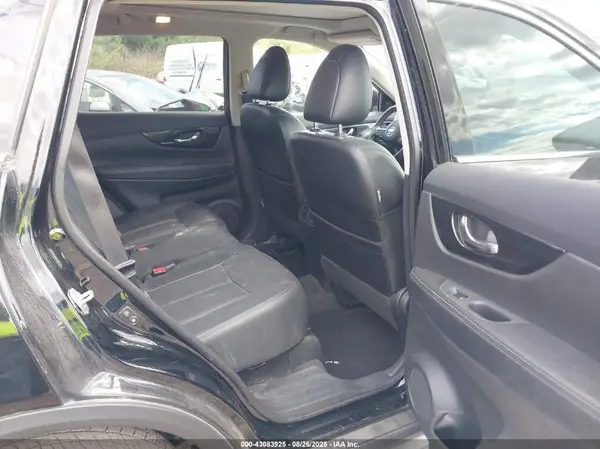 5N1AT2MV8HC760843 2017 NISSAN ROGUE - Image 8