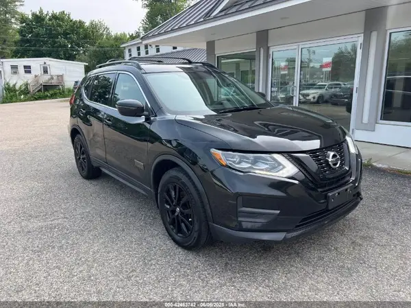5N1AT2MV8HC766433 2017 NISSAN ROGUE - Image 1