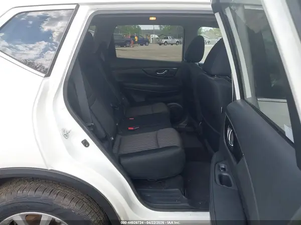 5N1AT2MV8HC768652 2017 NISSAN ROGUE - Image 8