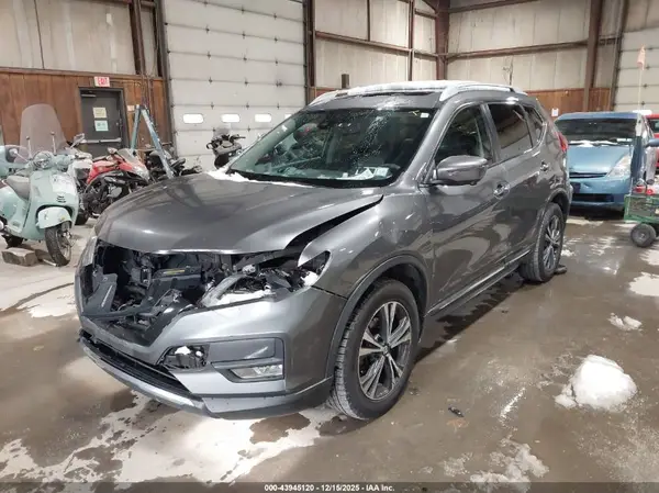 5N1AT2MV8HC791137 2017 NISSAN ROGUE - Image 2