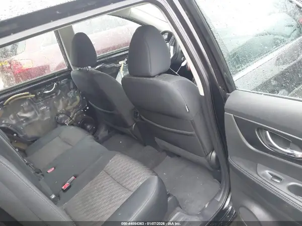 5N1AT2MV8HC792109 2017 NISSAN ROGUE - Image 8