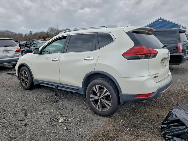 5N1AT2MV8HC793213 2017 NISSAN ROGUE - Image 2