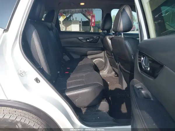 5N1AT2MV8HC793258 2017 NISSAN ROGUE - Image 8