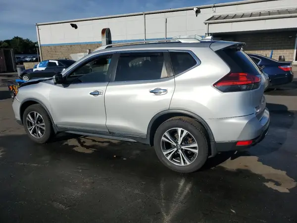 5N1AT2MV8HC795429 2017 NISSAN ROGUE - Image 2