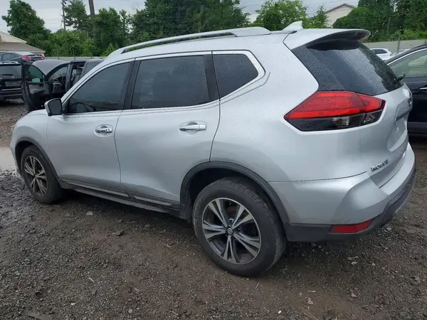 5N1AT2MV8HC807367 2017 NISSAN ROGUE - Image 2