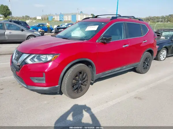 5N1AT2MV8HC810589 2017 NISSAN ROGUE - Image 2
