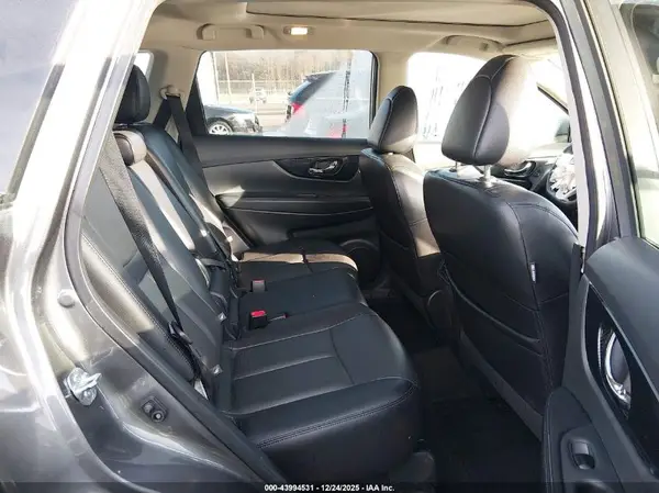 5N1AT2MV8HC810916 2017 NISSAN ROGUE - Image 8