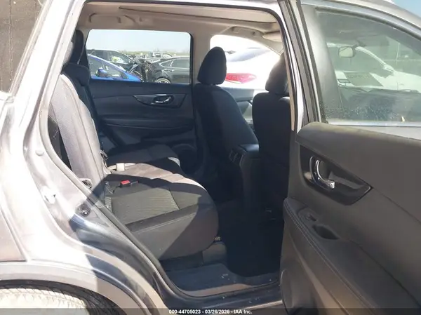 5N1AT2MV8HC814223 2017 NISSAN ROGUE - Image 8