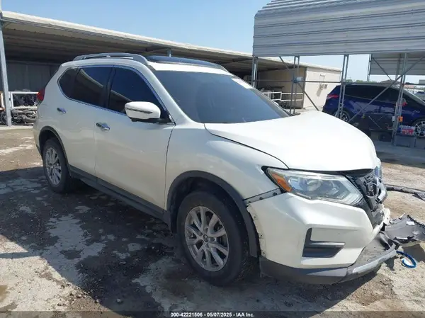 5N1AT2MV8HC814318 2017 NISSAN ROGUE - Image 1