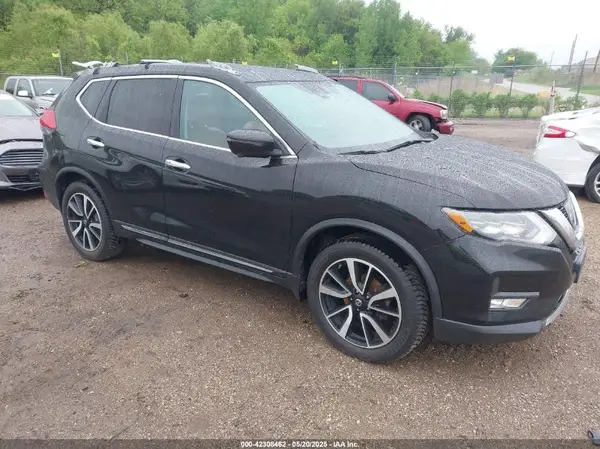 5N1AT2MV8HC814397 2017 NISSAN ROGUE - Image 1