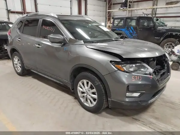 5N1AT2MV8HC822919 2017 NISSAN ROGUE - Image 1